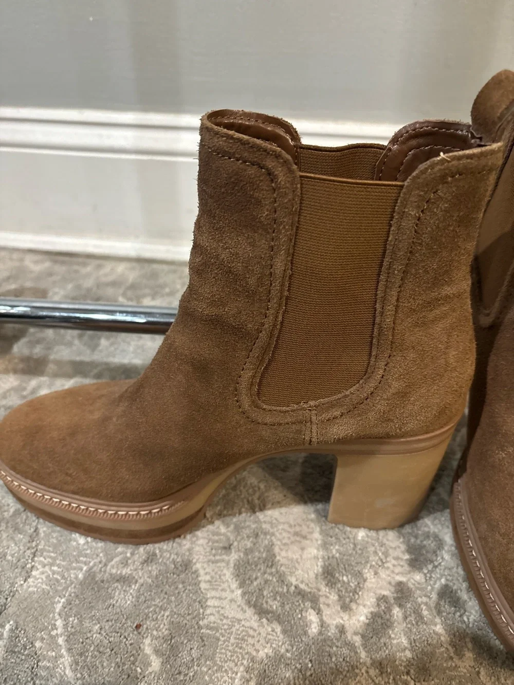 Steve Madden tan suede